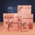Ensemble de coffrets cadeaux roses élégants avec des nœuds décoratifs pour anniversaires. - Petit 15x15x7cm / Rose Poudré