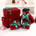 Scatole regalo in velluto rosso con nastri verdi, perfette per feste e confezioni di compleanno. - Scatola Regalo N.1 11x9x6.5cm / 酒红绒布