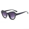 Trendy zonnebril voor dames met onregelmatig kattenoog montuur en verloopglazen chic. - Zwart Montuur Verloop Grijs Lens
