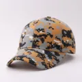 Detailaufnahme der digitalen Camouflage Baseballkappe mit Pixelmuster und gebogenem Schirm. - Verstellbar / Tarnmuster 4