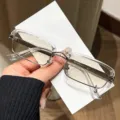 Modische quadratische Browline Sonnenbrille mit klarem Gestell für den Streetwear Look. - Transparenter Rahmen / Silberspiegelglas