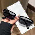 Occhiali da sole quadrati rétro con linea sopraccigliare per uomo e donna, montatura in metallo. - Montatura Nero Argento Lenti Grigie