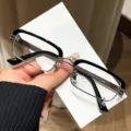 Modische quadratische Browline-Brille mit elegantem schwarz-silbernen Metallrahmen. - Schwarz Silberner Rahmen Klare Linse