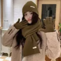 Olivgrünes Strick-Dreiteiler-Set, dicker warmer Winter-Strickmütze Schal und Handschuhe. - Moosgelb