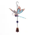 Gros plan détail du carillon éolien de jardin en métal et acrylique motif libellule. - Emballage Boîte Blanche / 7003 Style Cloche Libellule Bleue