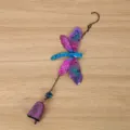 Vue détaillée de carillon éolien libellule en métal, ornement suspendu peint pour la maison. - Sac à bulles / 9023 Style Cloche Libellule Violette