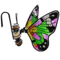 Vue rapprochée et détaillée de la suspension pour pot de fleurs papillon en verre coloré. - 2517 Papillon Vert / Emballage en sac à bulles
