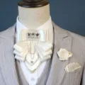 Prachtige elegante strass kravat set met bijpassende broche en een mooie zakdoek. - Beige 3-delige set