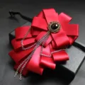 Papillon rosso da uomo spilla vintage con catena stile punk accessorio cravatta - Rosso