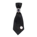 Cravatta JK nera con elegante spilla di strass e ciondolo numerico per uniforme. - Nero (03)