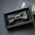 Men's retro jacquard bow tie with rhinestones and black gem in gift box for formal wear. - Patterned Figure