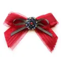 Fiocco per uniforme JK rosso con nastro rigato e cristallo centrale, elegante accessorio. - Rosso