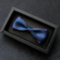 Classico papillon blu con bordo rosso da uomo, accessorio per abito formale a doppio strato. - 09-Bordo Twill Blu