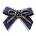 Farfallina per divisa JK blu scuro con spilla di fiori in strass di cristallo lucido - Blu Scuro