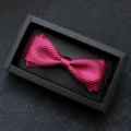 Elegante papillon da uomo in magenta brillante, design a doppio strato con confezione regalo. - 14-Twill Rosso