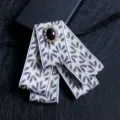 Nœud papillon élégant brodé pour homme avec pierre de cristal, style britannique. - Feuille Blanc
