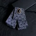 Nœud papillon multi-couches à motifs pour homme en bleu avec broche cristal, modèle. - Flocon de Neige Blanc