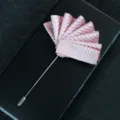Pink pleated ribbon lapel pin brooch, stylish suit accessory for men wedding banquet variant. - Pink Twill