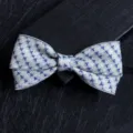 Farfallino blu e argento con motivi, elegante accessorio da collo per abiti formali. - 18