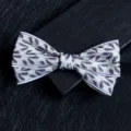 Elegante farfallina da uomo con motivo a foglie blu e oro per abito da cerimonia. - 21