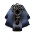 Farfallino con strass da uomo, cravatta raso blu scuro, spilla cristallo fiore colletto per palco. - Blu Scuro