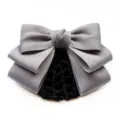 Graues Stoff Schleife Haarnetz Clip, professionelles elegantes Haaraccessoire für Damen. - Federclip Haarnetz / Premium Grau