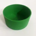 Vue détaillée de la base de protection en silicone vert, manchon antidérapant pour gobelet. - 85mm / Vert foncé