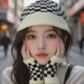 Ensemble bonnet en tricot à carreaux noir et blanc et gants sans doigts femme hiver chaud. - Ensemble en maille / Blanc Cassé