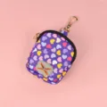 Mini borsetta viola con stampa a cuori e gancio portachiavi dorato, piccolo portamonete. - Borsa Porta Sacchetti Rifiuti Cuore Viola