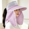 Detailansicht des Sommersonnenschutzhutes für Damen mit atmungsaktivem Mesh und Nackenflansch. - M (56-58 cm) / Lila Karo