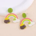 Pendientes de acrílico del Día de San Patricio con arcoíris, olla de oro y trébol. - Lata Marrón Arco Iris