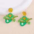 Pendientes de acrílico del Día de San Patricio con pipa verde y lindos dijes de trébol para mujer. - Pipa Naranja