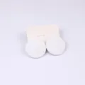 Pendientes de tuerca minimalistas blancos redondos pintados elegantes para mujer - Blanco