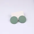 Pendientes de botón redondos verde mate para mujer, joyería de moda diaria de acrílico minimalista. - Verde Hierba