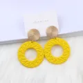Bohemische gelbe gewebte runde Ohrringe mit goldenem strukturiertem Oberteil Modeschmuck - Gelb