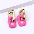 Chic boucles d'oreilles chaînes géométriques en peinture, design or et rose minimaliste. - Rose rouge