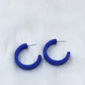 Boucles d'oreilles creoles geometriques bleues pour femmes, bijoux de mode elegantes. - Acrylique C Plat
