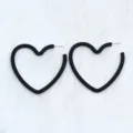 Boucles d'oreilles créoles cœur noir style minimaliste bijoux fantaisie variante femmes - Noir