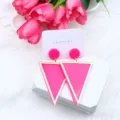 Neonrosa geometrische Acryl Dreieck Ohrringe mit Goldrand modischer Statement Schmuck. - Rosarot Ausgehöhlt