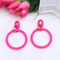 Boucles d'oreilles pendantes rondes en acrylique rose vif pour femmes bijoux mode chic. - Rose rouge