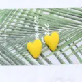 Orecchini a lobo in acrilico con cuore giallo da donna, gioielli moda minimalista. - Giallo