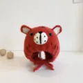 Lindo gorro de felpa cálido con orejeras para bebés en otoño e invierno, estilo suave. - Rojo