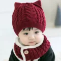 Conjunto de gorro y bufanda de punto de invierno para bebé en rojo vino con orejas de gato. - Burdeos