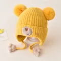 Gorro de punto de invierno amarillo para bebé con cara de oso, dos pompones y orejeras. - Talla única / Amarillo