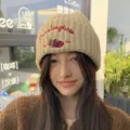 Gorro de punto de oso de dibujos animados lindo para mujeres, sombrero de invierno cálido y elegante. - M (56-58cm) / Beige