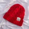 Gorro de punto grueso rojo para mujer, sombrero de invierno cálido y grueso con etiqueta, casual. - Estilo Trenzado / Rojo