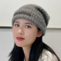 Grey knitted beanie hat for women, thick warm winter slouchy cap with stylish front label. - Gray