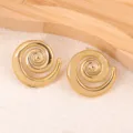 Gros plan détaillé de boucles d'oreilles spirales dorées élégantes et brillantes. - Filetage en Spirale / Or