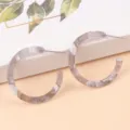 Boucles d'oreilles créoles en acétate gris pour femmes, bijoux discrets et élégants. - Gris