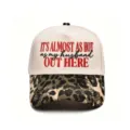 Casquette trucker brodée amusante pour femme avec visière léopard et citation humoristique. - Casquette à Cinq Panneaux Slogan Amusant (M-0803) / Grand Léopard Visière Patchwork